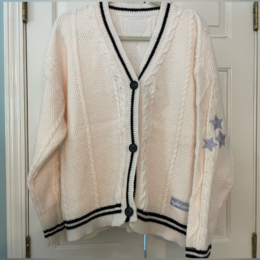 🫶🏻⭐️T Swift Folklore Cardigan ⭐️🫶🏻